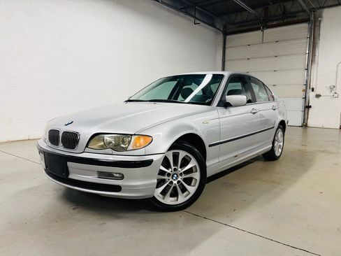 Used 2003 BMW 330xi Sedan AWD/4WD image 1