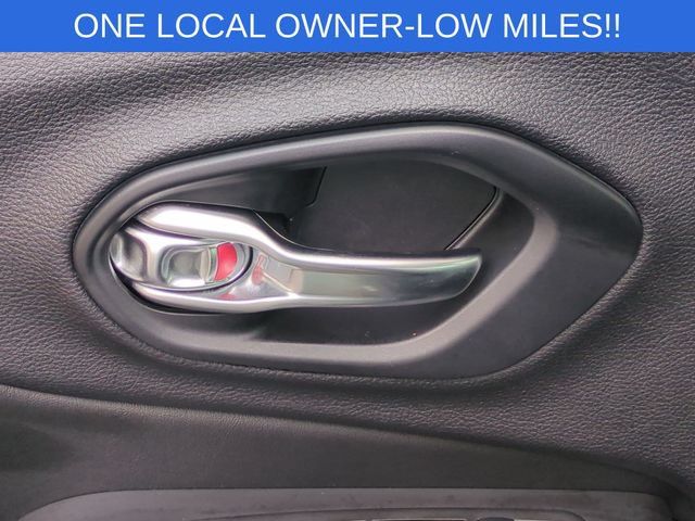 Used 2019 Jeep Cherokee Trailhawk w/ Cold Weather Group AWD/4WD image 13