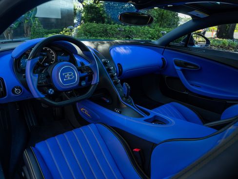 Used 2020 Bugatti Chiron image 4