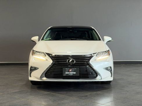 Used 2018 Lexus ES 350 w/ Luxury Package w/Wood Trim FWD image 3