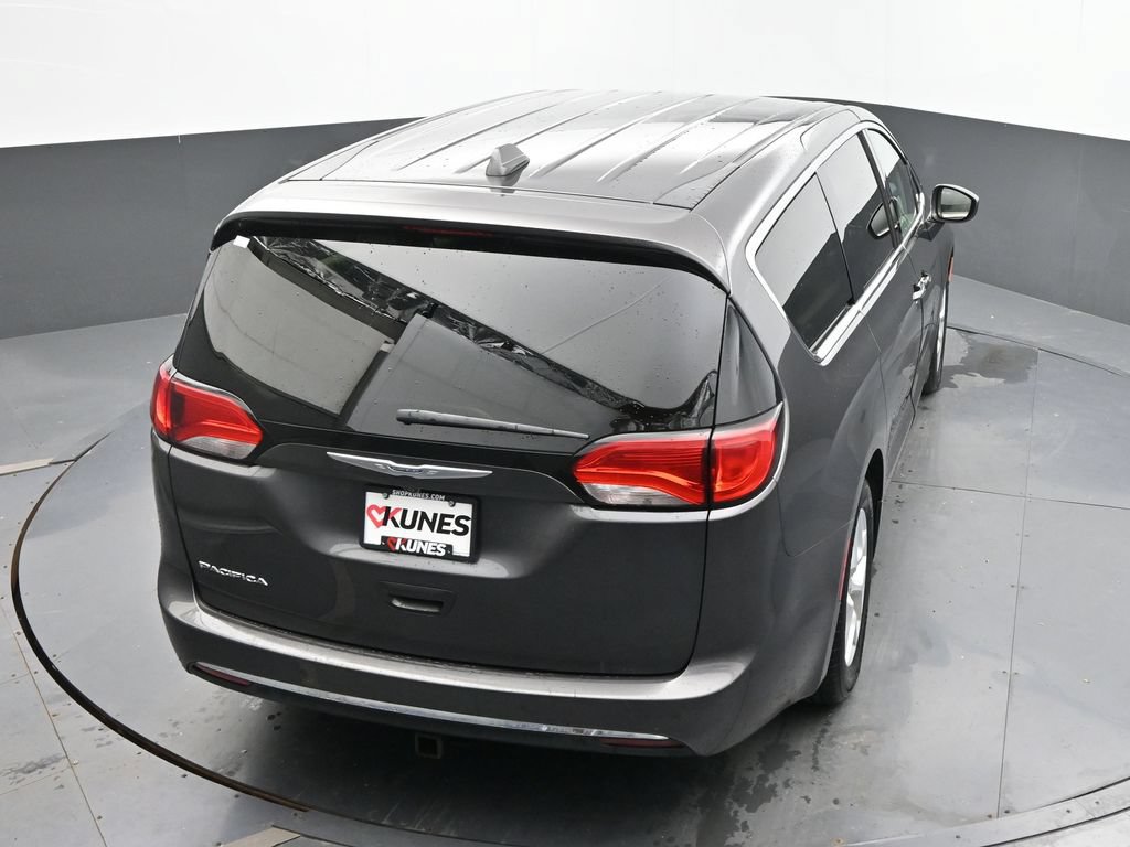 Used 2018 Chrysler Pacifica Touring Plus w/ Tire & Wheel Group FWD image 11