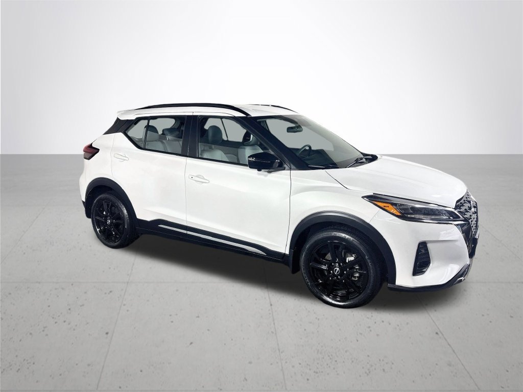 Used 2024 Nissan Kicks SR w/ SR Premium Package FWD image 4