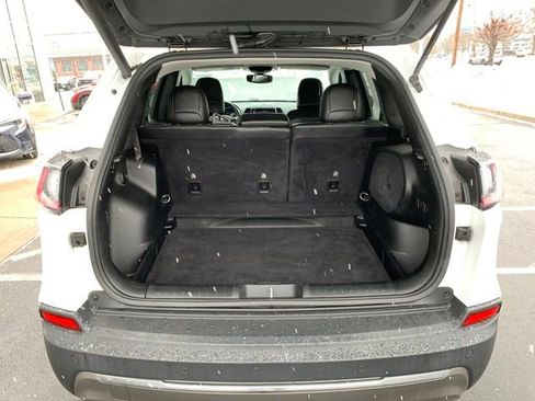 Used 2019 Jeep Cherokee Limited image 27