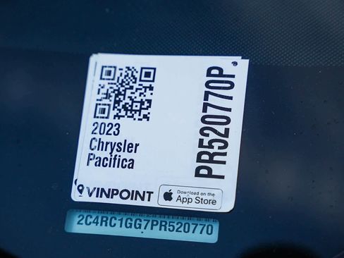 Used 2023 Chrysler Pacifica Limited image 28