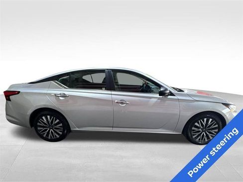 Used 2024 Nissan Altima 2.5 SV FWD image 4