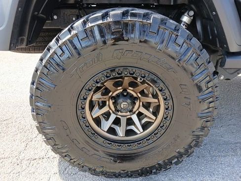 Used 2025 Jeep Gladiator Sport image 23