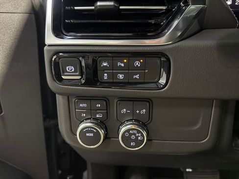 Certified 2025 GMC Yukon Denali image 26