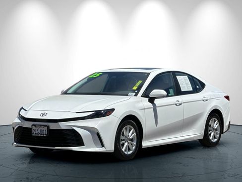 Used 2025 Toyota Camry LE w/ Convenience Package FWD image 8
