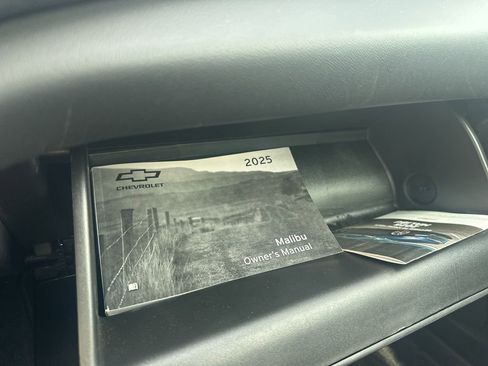 Used 2025 Chevrolet Malibu LT FWD image 39