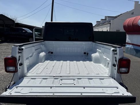 Used 2023 Jeep Gladiator Overland AWD/4WD image 22