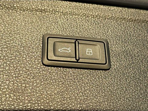 Used 2025 Audi SQ5 Premium Plus image 13