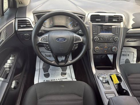 Used 2018 Ford Fusion SE FWD image 32