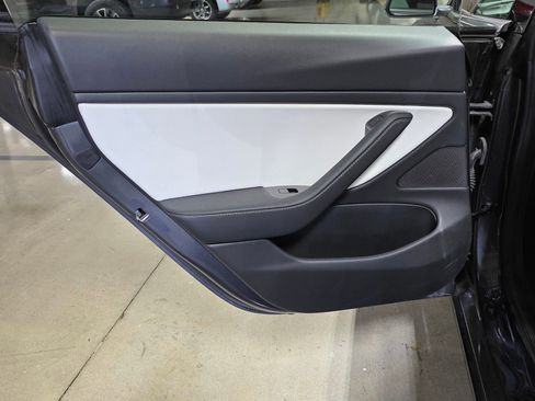 Used 2019 Tesla Model 3 Standard Range Plus image 10