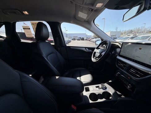 Used 2025 Ford Escape Platinum image 15