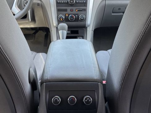 Used 2010 Chevrolet Traverse LS FWD image 18