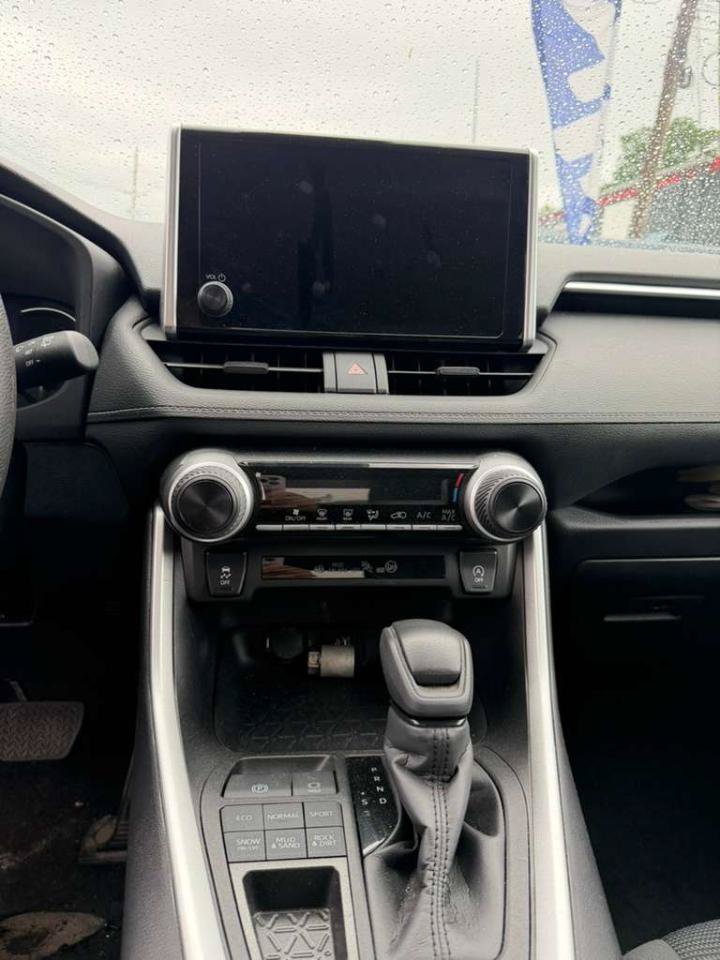 Used 2024 Toyota RAV4 LE AWD/4WD image 22