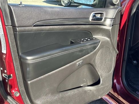 Used 2020 Jeep Grand Cherokee Limited X image 17