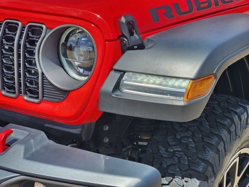 Used 2025 Jeep Wrangler Unlimited Rubicon AWD/4WD image 9