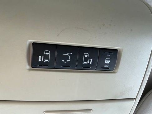 Used 2012 Dodge Grand Caravan SXT image 19