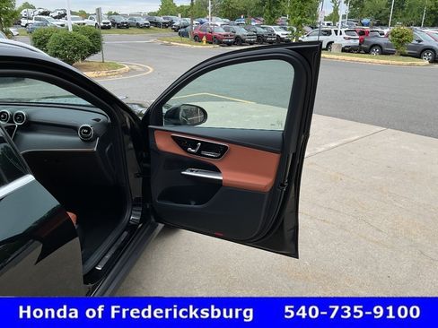 Used 2025 Mercedes-Benz GLC 300 4MATIC image 19