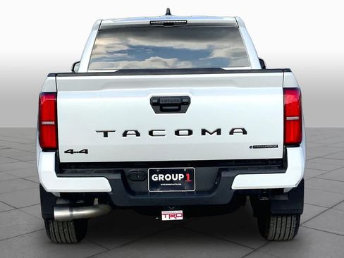 Used 2025 Toyota Tacoma TRD Sport AWD/4WD image 5