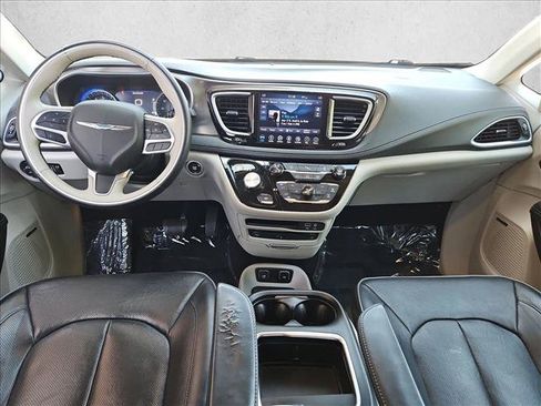 Used 2018 Chrysler Pacifica Limited FWD image 25