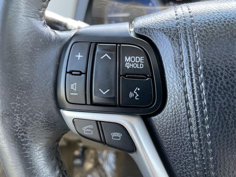 Used 2015 Toyota Sienna XLE Premium FWD image 21