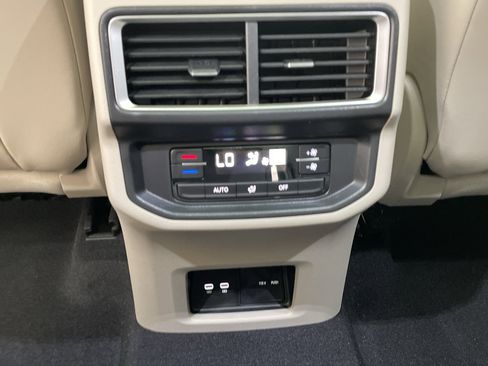 New 2026 Volkswagen Atlas SE FWD image 34