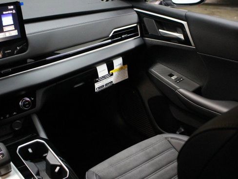 New 2025 Mitsubishi Outlander SE image 24