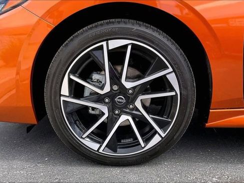 Certified 2025 Nissan Sentra SR FWD image 8