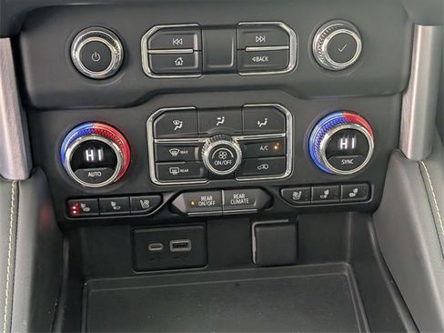 Used 2023 GMC Yukon SLT image 24