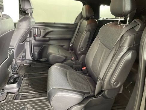 Used 2025 Toyota Sienna Limited AWD/4WD image 21