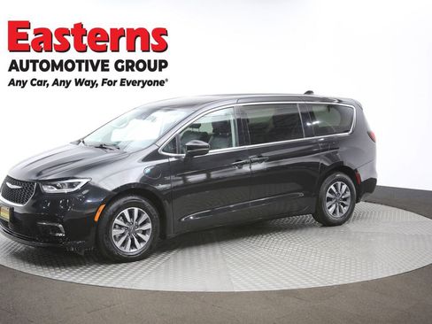 Used 2023 Chrysler Pacifica Touring-L image 54
