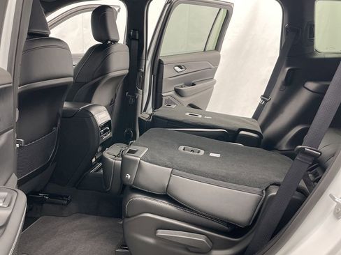 New 2025 Jeep Grand Cherokee L Altitude image 38