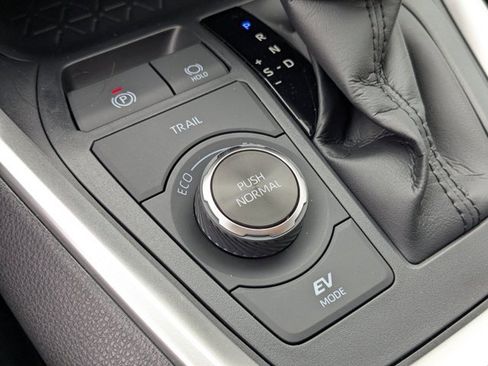 New 2025 Toyota RAV4 XLE image 28