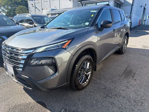 Used 2025 Nissan Rogue S AWD/4WD image 3