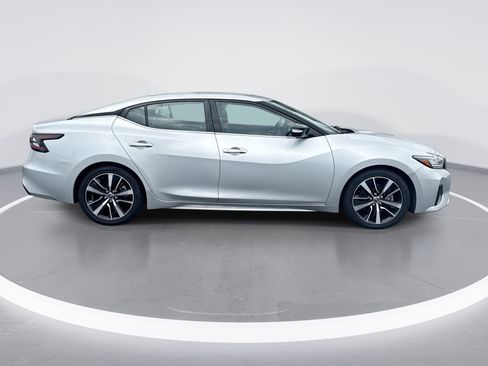 Used 2023 Nissan Maxima SV w/ Floor Mat Group FWD image 3