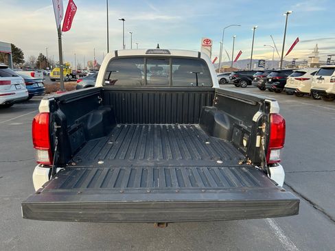 Used 2016 Toyota Tacoma TRD Sport image 25