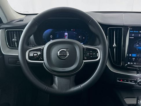 Used 2025 Volvo XC60 B5 Plus image 17