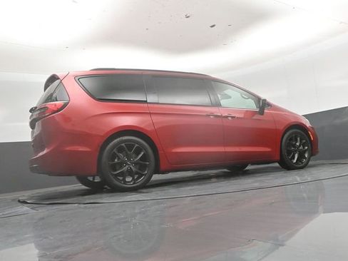 Used 2025 Chrysler Pacifica Limited FWD image 40