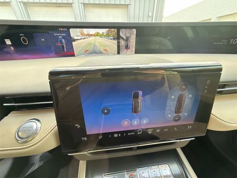 Used 2025 Lincoln Nautilus Reserve w/ Jet Appearance Package image 27