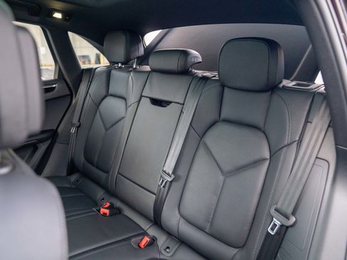 New 2026 Porsche Macan image 25