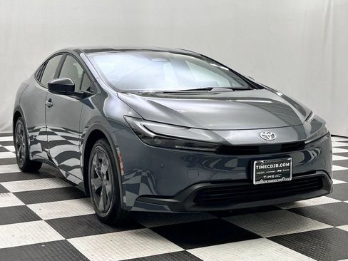 Used 2024 Toyota Prius LE FWD image 2