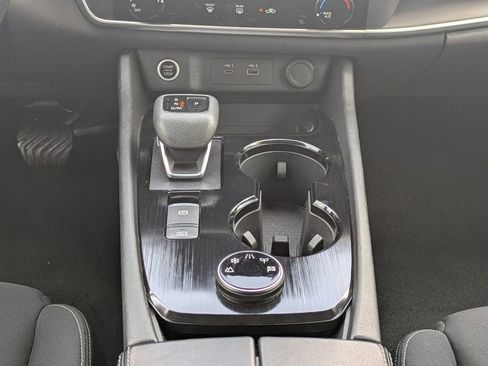 Used 2023 Nissan Rogue S AWD/4WD image 19
