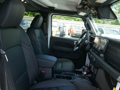 New 2026 Jeep Wrangler Unlimited Sahara AWD/4WD image 8