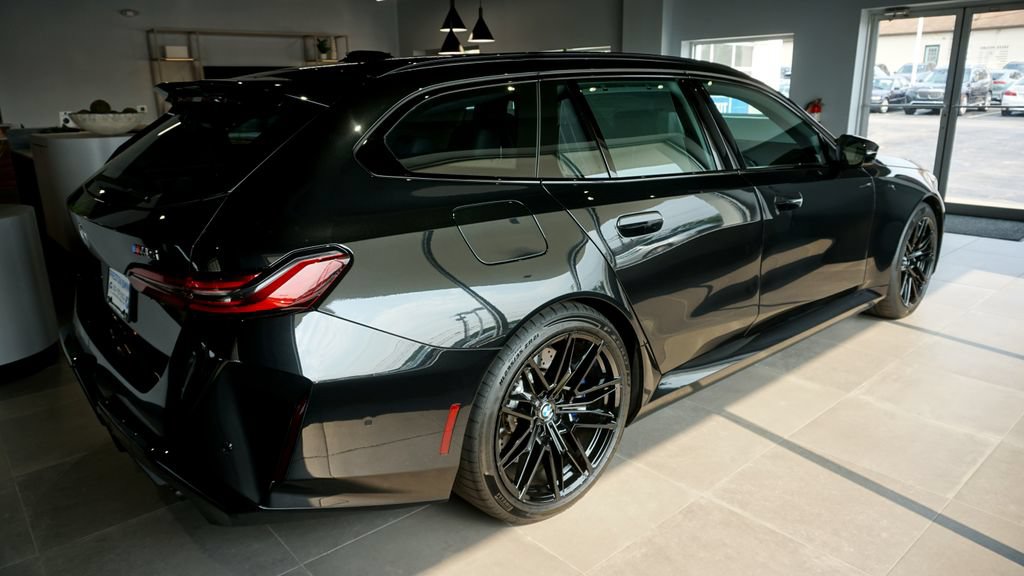 New 2027 BMW M5 Touring AWD/4WD image 3