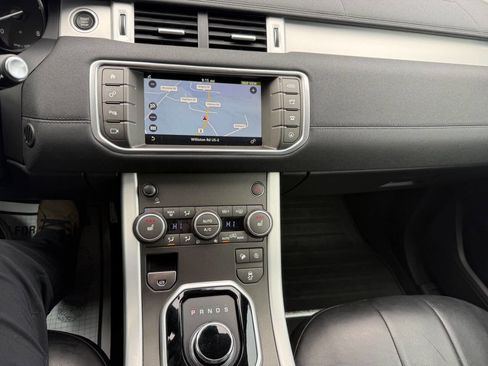 Used 2018 Land Rover Range Rover Evoque image 21