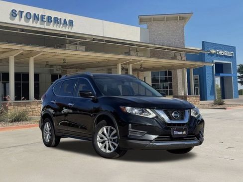Used 2020 Nissan Rogue SV image 2