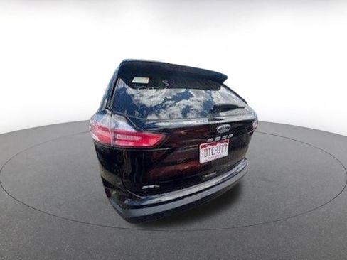 Used 2024 Ford Edge SEL image 9