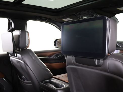 Used 2023 GMC Yukon Denali Ultimate w/ LPO, Floor Liner Package AWD/4WD image 48
